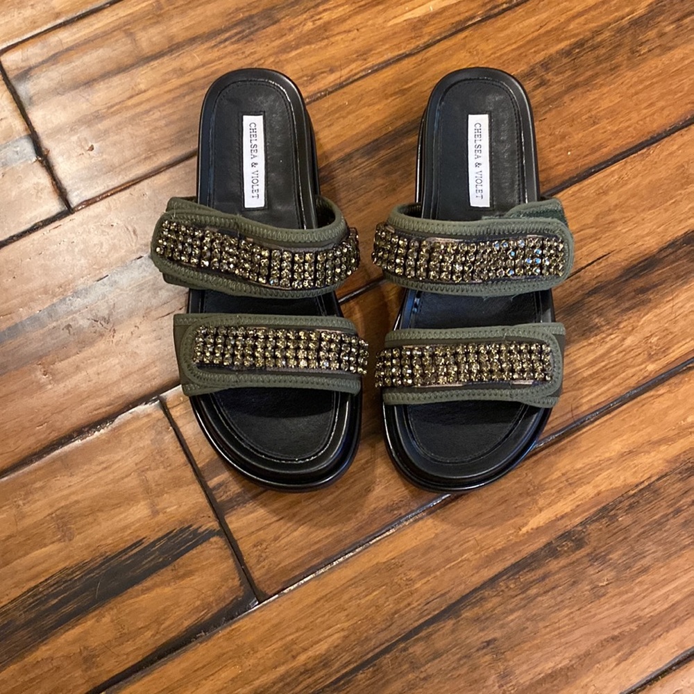 Sandals casual semi new color camouflage and sparkles ✨ size 7.5. Very cute - Picture 4 of 5
